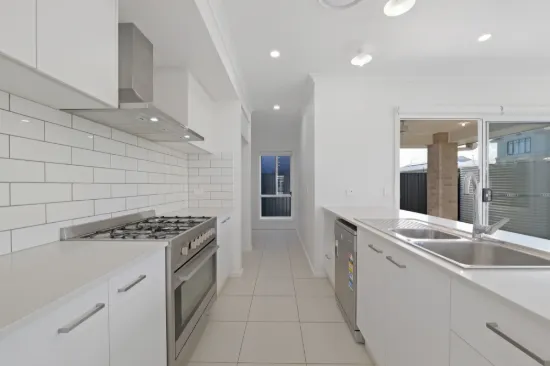11 Grassy Street, Banya, Qld 4551