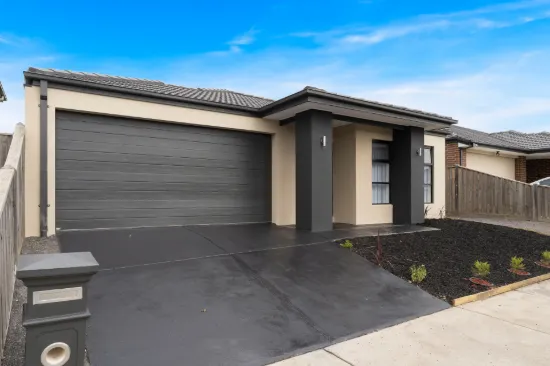 11 Hawkesbury Road, Mickleham, Vic 3064