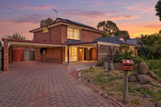 11 Heatherglade Place, Melton West, Vic 3337