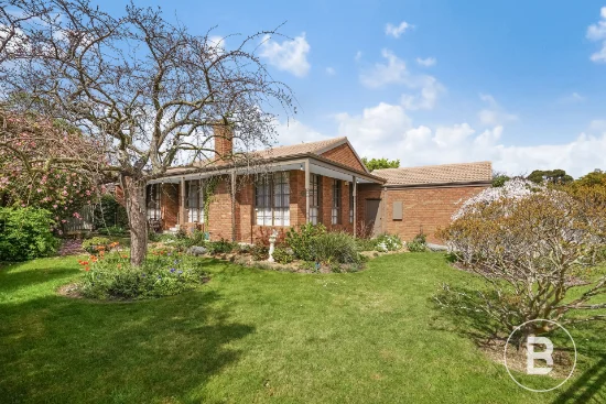 11 Hume Crescent, Alfredton, Vic 3350 - For Sale