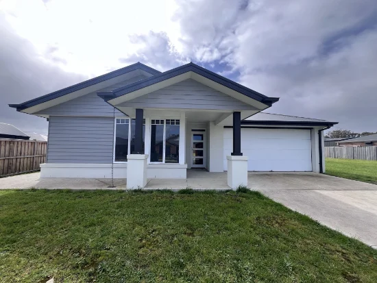 11  Ironbark Street, Newborough, Vic 3825