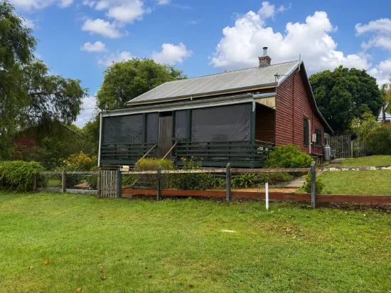 11 Kelly Street, Pemberton, WA 6260