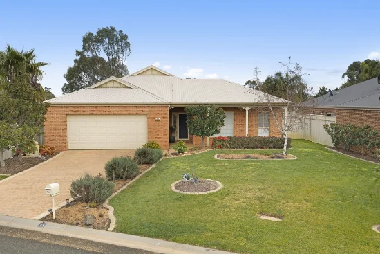 11 Kingfisher Drive West, Moama, NSW 2731