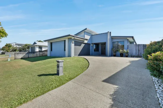11 Lancaster Way, Ooralea, Qld 4740