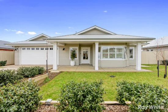 11 Lawrence Avenue, Gobbagombalin, NSW 2650