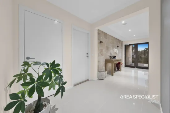 11 Lineham Drive, Cranbourne East, Vic 3977-Image