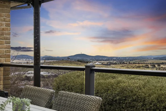 11 Lobelia Close, Jerrabomberra, NSW 2619