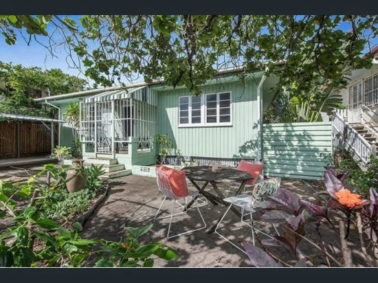 11 Margaret St, West End, Qld 4810