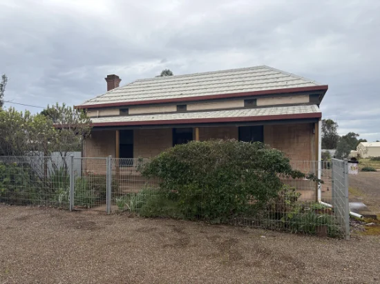 11 McHugh Street, Quorn, SA 5433