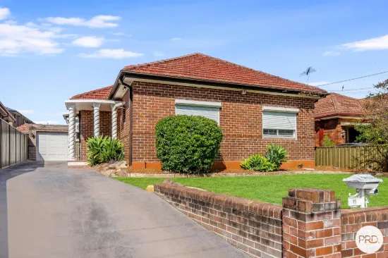 11 Moya Crescent, Kingsgrove, NSW 2208