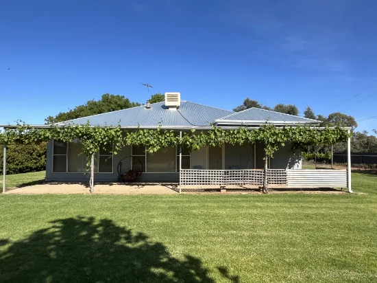 11 Murray Road, Curlwaa, NSW 2648