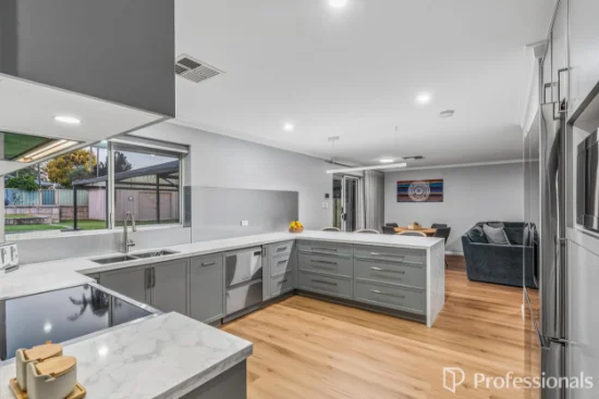 11 Nicholson Crescent, Lesmurdie, WA 6076