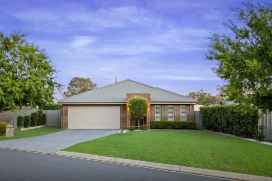 11 Oxford Drive, Thurgoona, NSW 2640