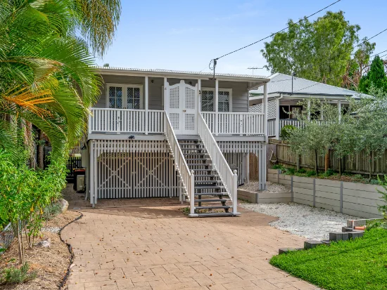 11 Pitney Street, Camp Hill, Qld 4152
