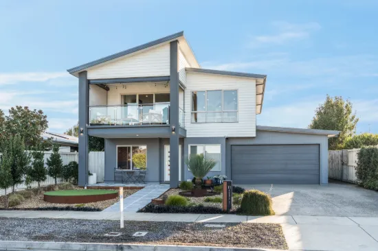 11 Roberts Street, Torquay, Vic 3228