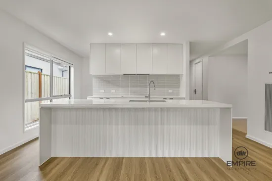 11 Saltcoats Road, Clyde North, Vic 3978