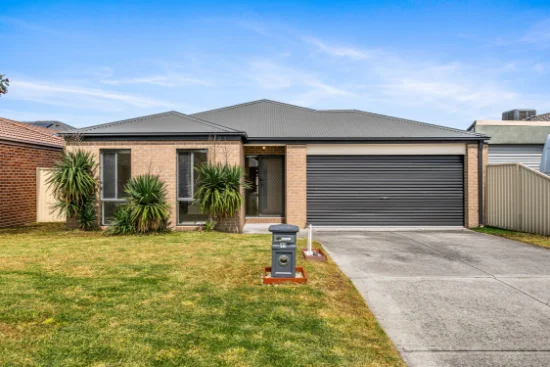 11 Salvia Avenue, Pakenham VIC 3810 - For Rent