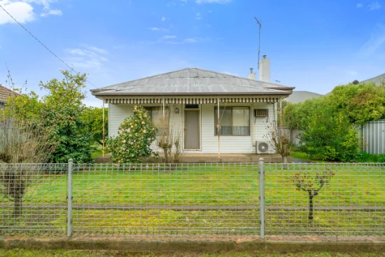 11 Smythe Street, Benalla VIC 3672 - For Rent