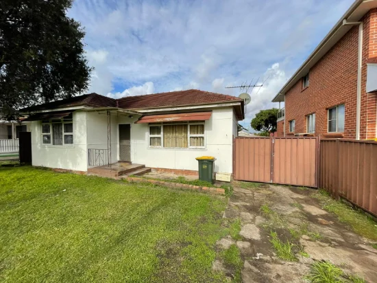 11 Stella St, Fairfield Heights, NSW 2165