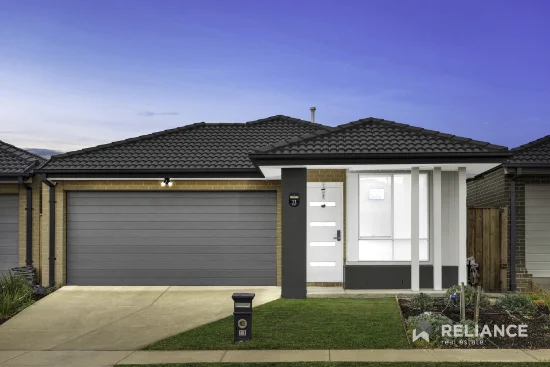 11 Stodart Street, Tarneit, Vic 3029 - For Rent