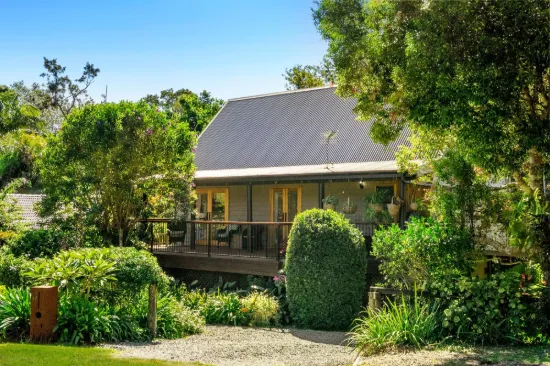 11 Stradbroke Avenue, Tamborine Mountain, Qld 4272