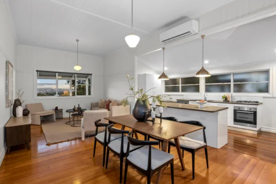 11 Sylvia St, Camp Hill, Qld 4152