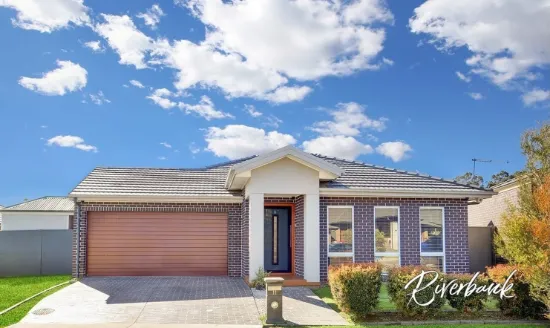 11 Tussock Street, Ropes Crossing, NSW 2760