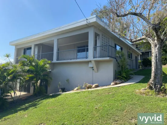 11 Walters Ave, West Gladstone, Qld 4680