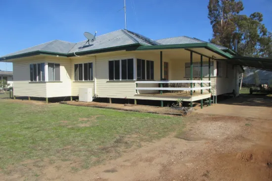 11 Walton Street, Meandarra, Qld 4422