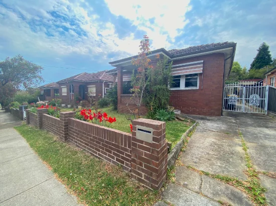 11 Warren Parade, Punchbowl, NSW 2196