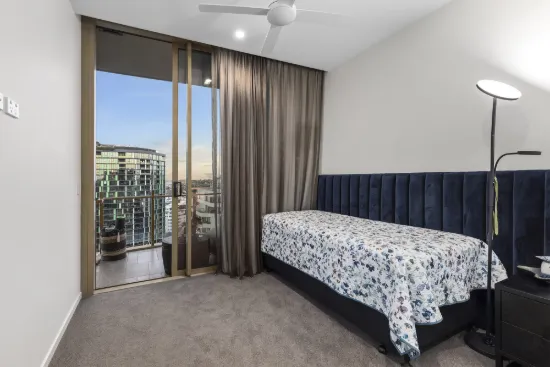 1108/25 Shafston Avenue, Kangaroo Point, Qld 4169-Image