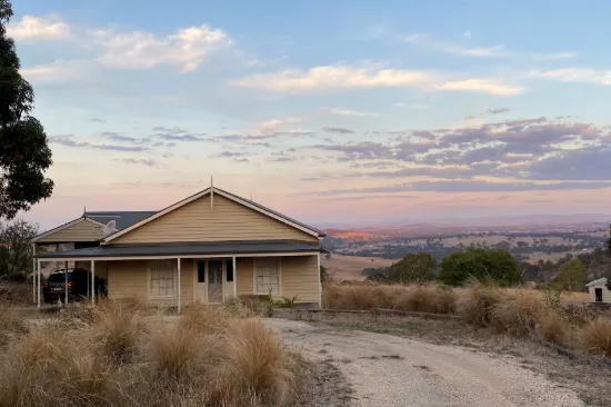 111 Barker Road, Harcourt North, Vic 3453