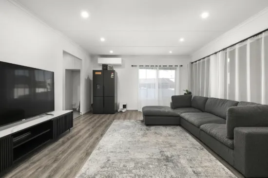 12 & 12A Pyalong Crescent, Dallas, Vic 3047
