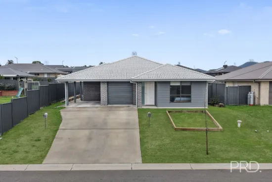 1&2/9 Reginald Drive, Kootingal, NSW 2352