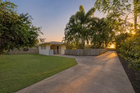 1&2/93 Shute Harbour Road, Cannonvale, Qld 4802
