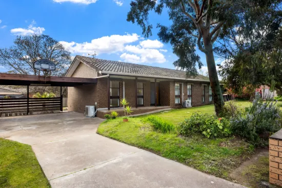 12 Amaroo Crescent, Strathdale, Vic 3550