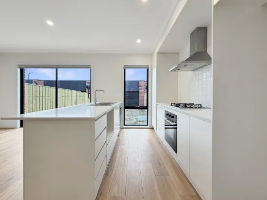 12 Avi Walk, Armstrong Creek, Vic 3217