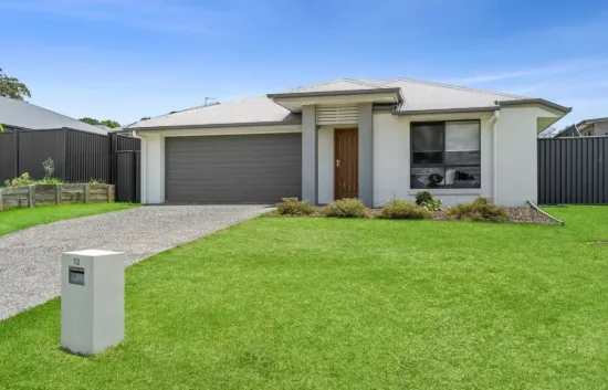 12 Balmoral Crescent, Southside, Qld 4570