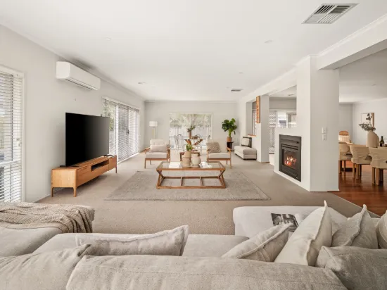 12 Barton Drive, Sandhurst, Vic 3977