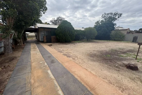 12 Bower Street, Merredin, WA 6415