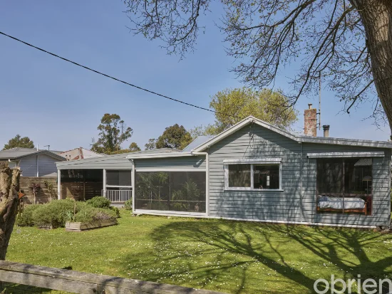 12 Broadbent Street, Darnum, Vic 3822