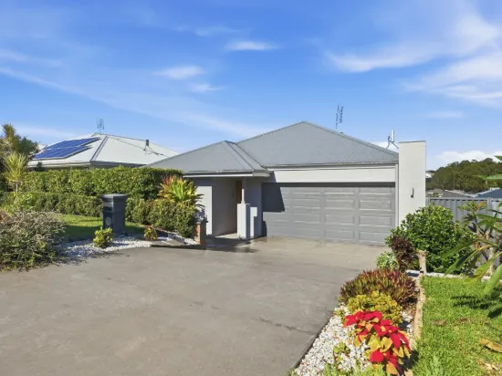 12 Burleigh Crescent, Woolgoolga, NSW 2456