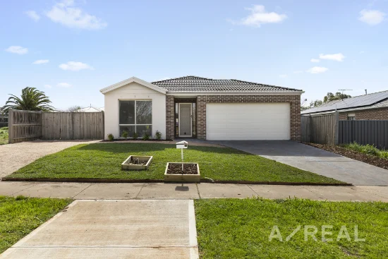 12 Claret Ash Boulevard, Harkness, Vic 3337
