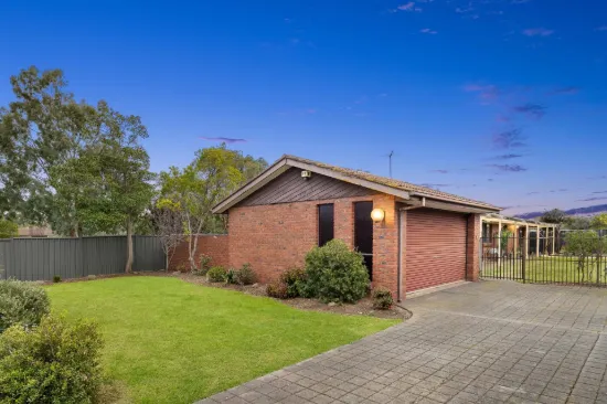 12 Dunvegan Drive, Kurunjang, Vic 3337