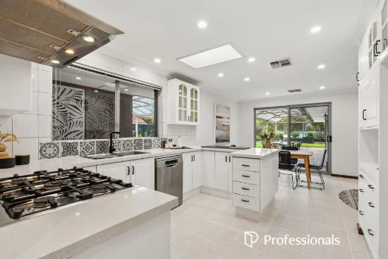 12 Elmwood Crescent, Lesmurdie, WA 6076