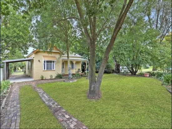 12 Gilbert Street, Old Tallangatta, Vic 3701