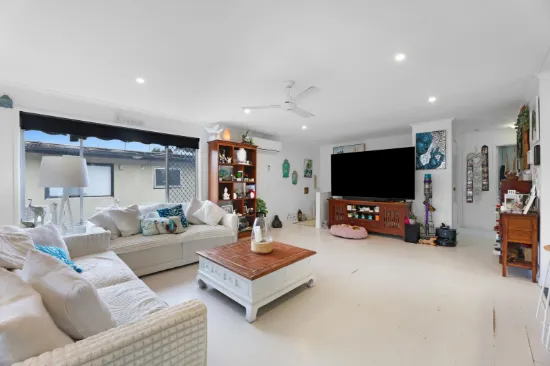 12 Gurrah Avenue, Southport, Qld 4215