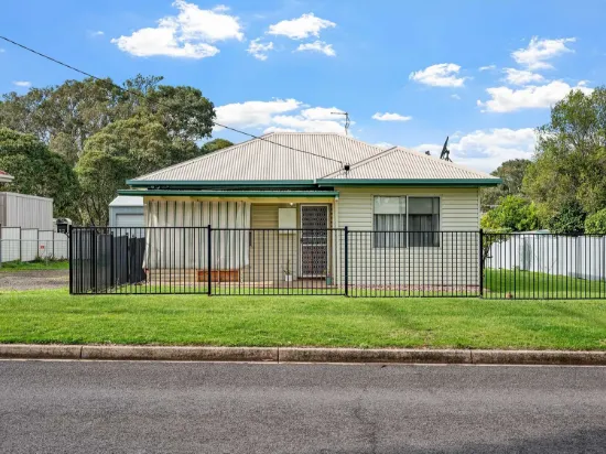 12 Hammond Street, Hamilton, Vic 3300