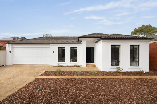12 Lauffre Walk, Caroline Springs, Vic 3023