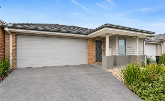 12 Makiti Crescent, Harkness, Vic 3337 - For Rent